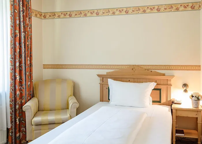 Zum Zeppelin Hotel 3*